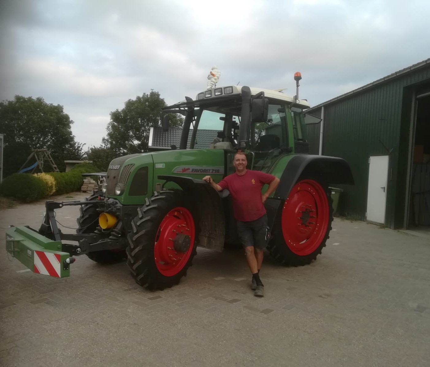 anton tractor buiten