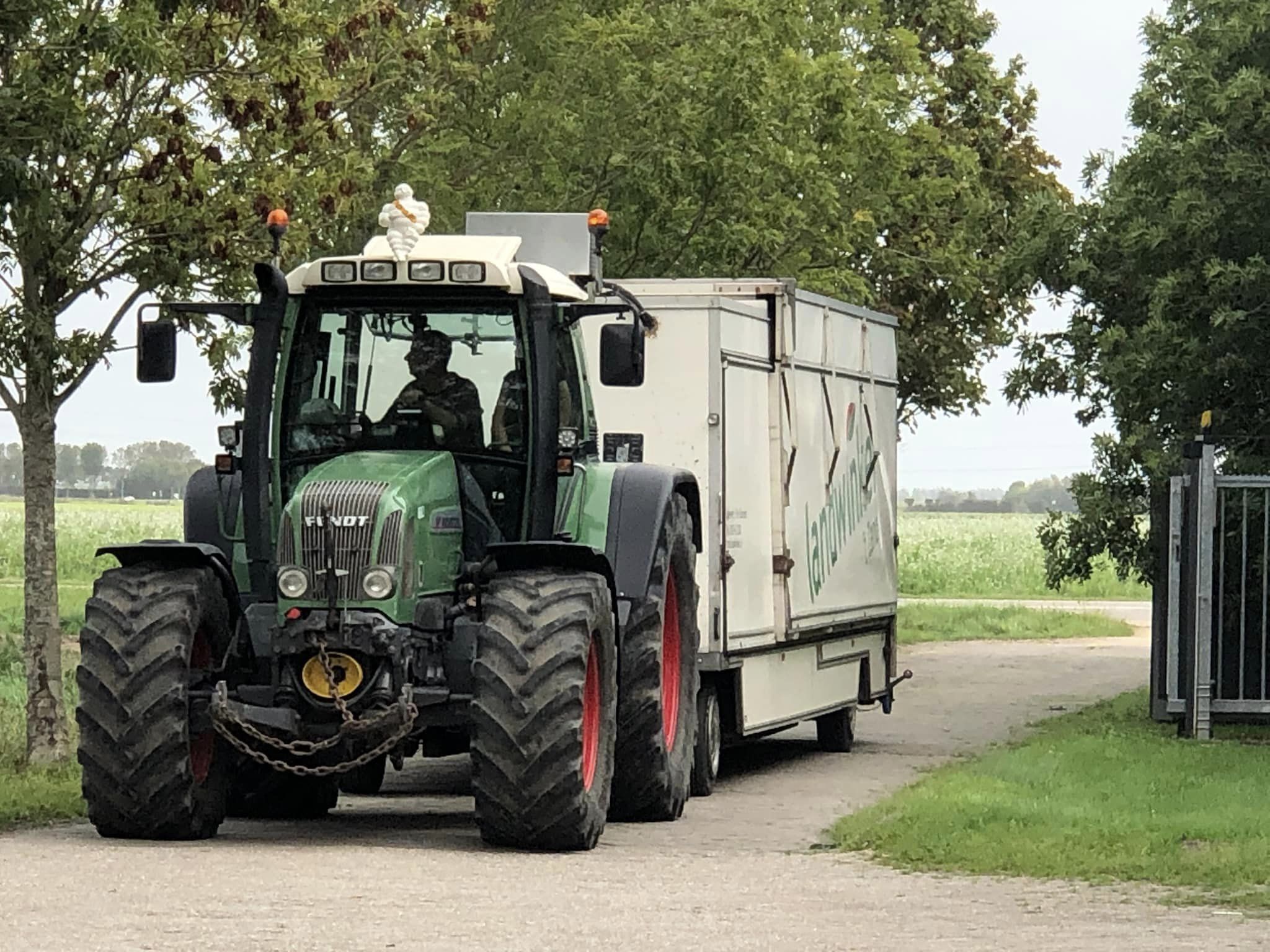 tractor en marktwagen